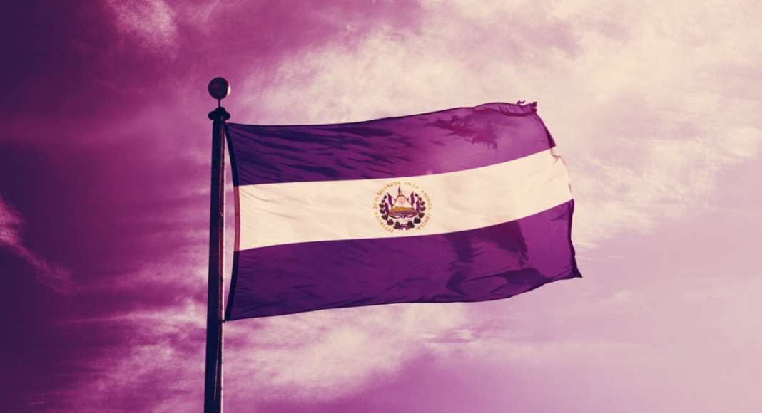 Биткоин официально стал законным платежным средством в Сальвадоре